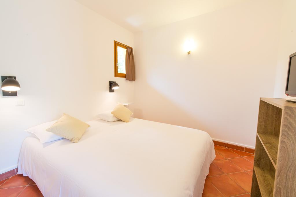 Casa Vecchia Rooms + Apartments Calvi  Habitación foto